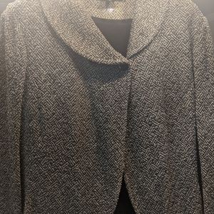 St John (12) black/tan/cream tweed short jacket